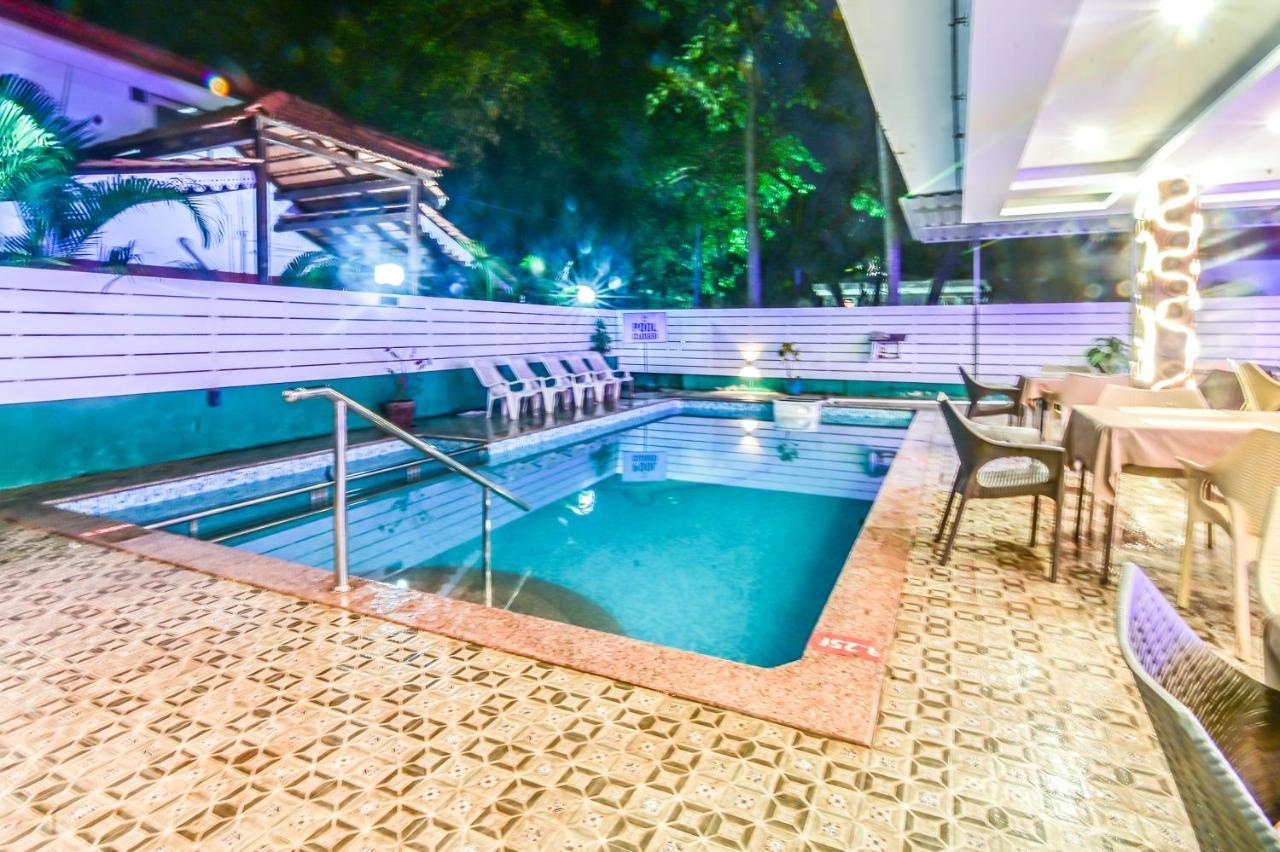 De Falcon Goa Beach Resort 칸돌림 외부 사진